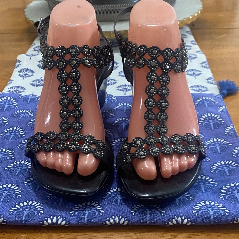 Contessa Lasso Sandal*